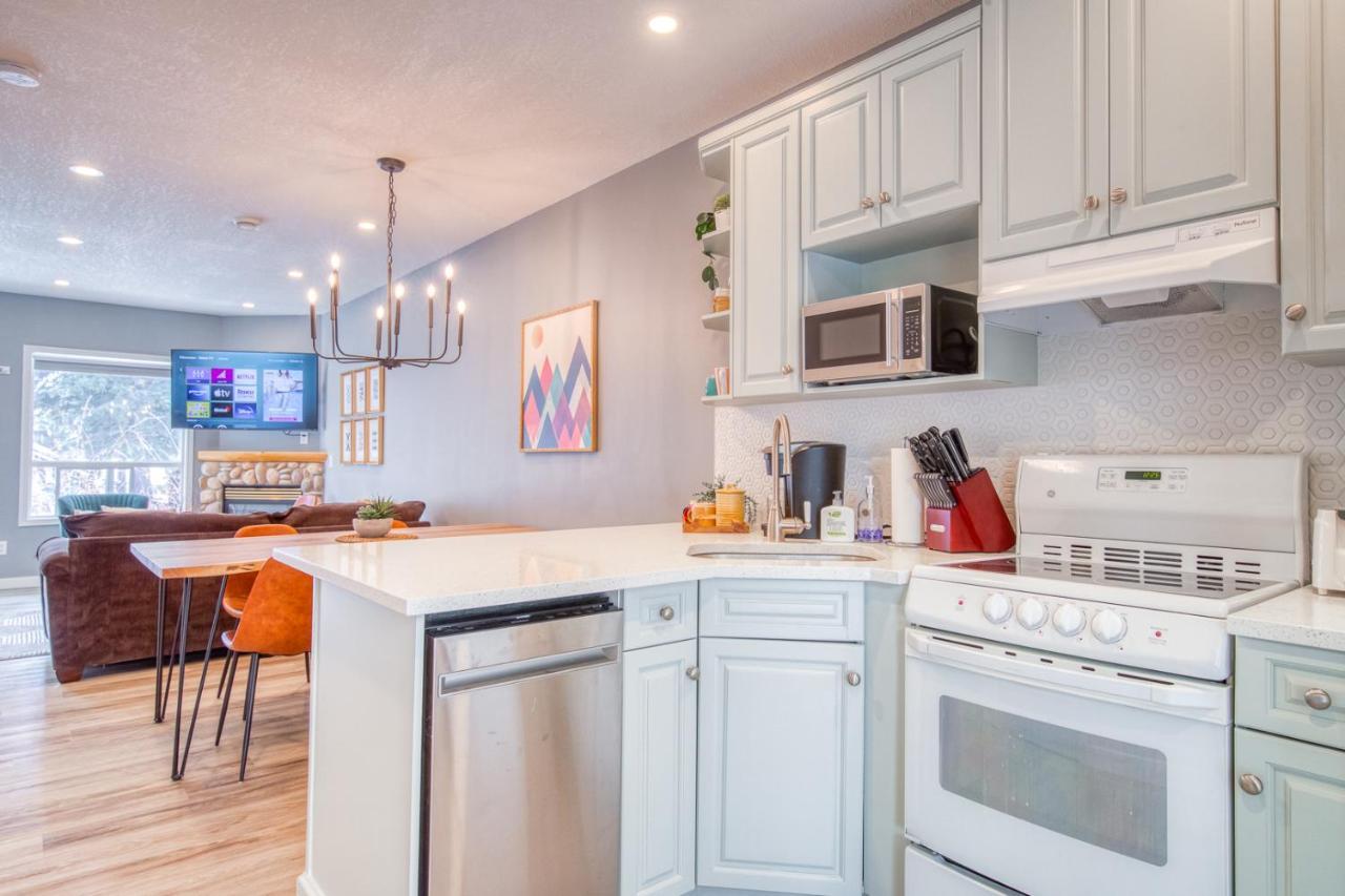 Beautiful Newly Reno 2Bdm 2 Bth Sleep Up To 6 Adults & Kids Mountain View Townhouse Suite Canmore Exteriér fotografie