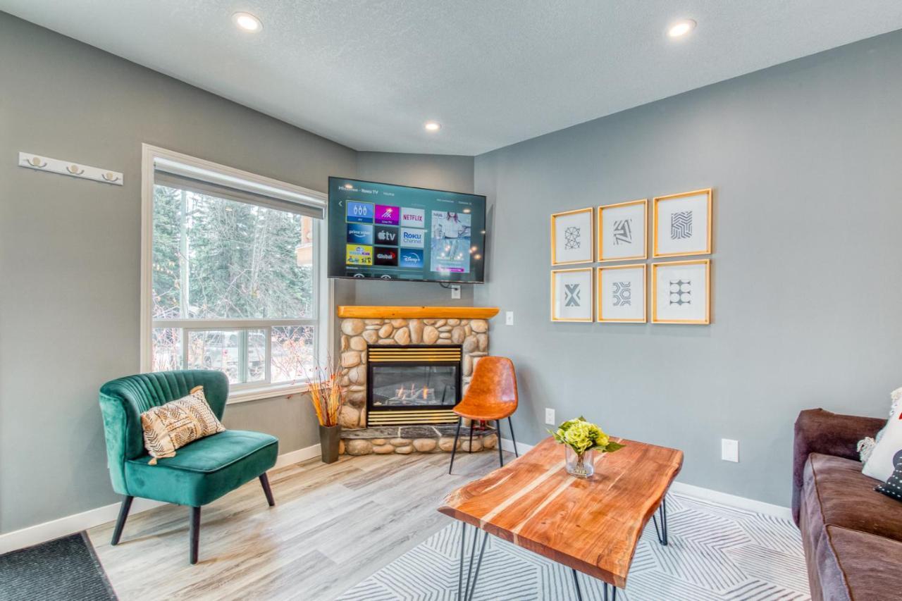 Beautiful Newly Reno 2Bdm 2 Bth Sleep Up To 6 Adults & Kids Mountain View Townhouse Suite Canmore Exteriér fotografie